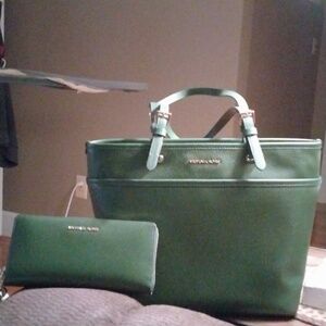 Michael Kors Purse / Wallet